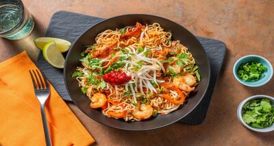 Singapore-stijl Hokkien Mee noedels met garnalen en spek