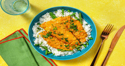 Heekfilet in romige currysaus met rijst, sperziebonen en koriander