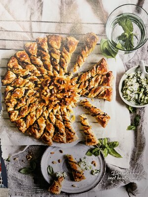 Borrelbrood met basilicumdip