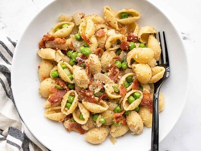 Pasta met spek en erwten